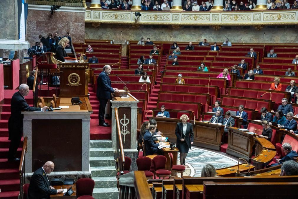Assembleia Nacional francesa aprova inclusão de aborto na Constituição