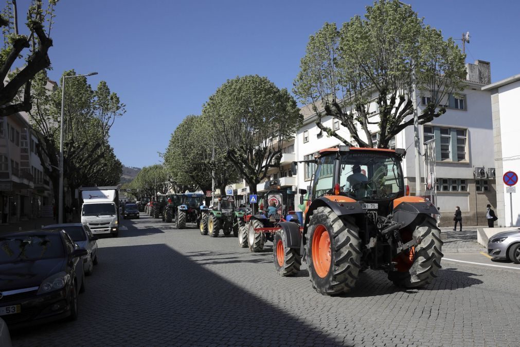 Agricultores portugueses manifestam-se na 5.ª feira com tratores nas estradas