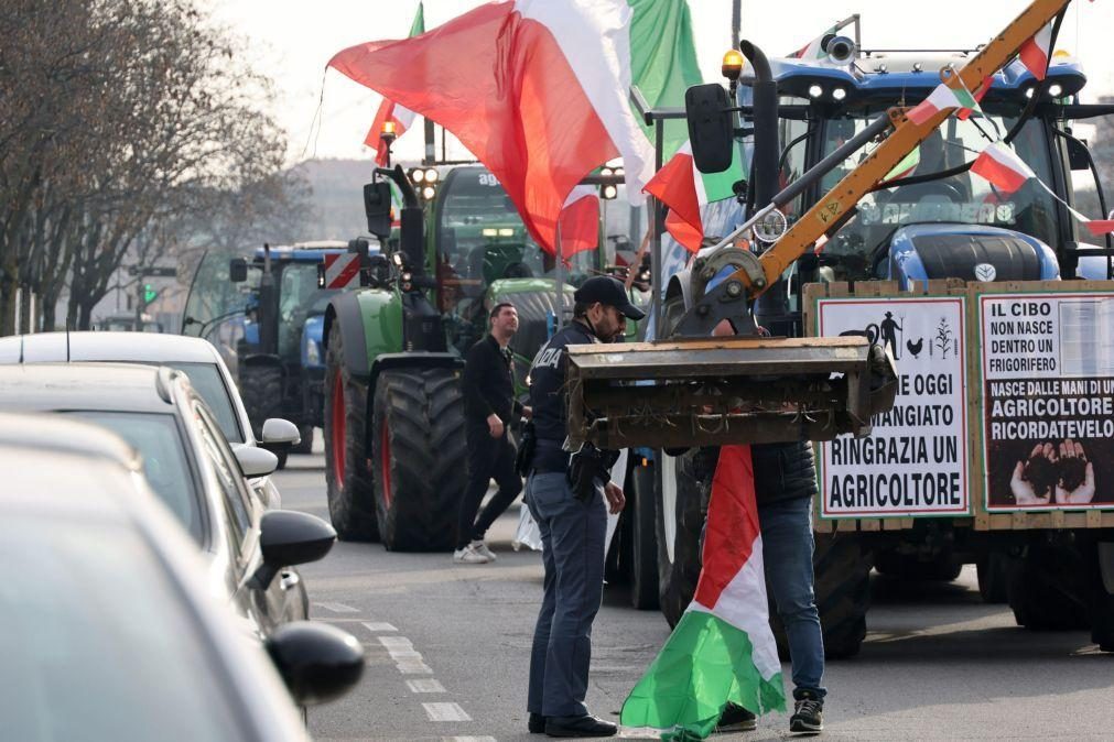 UE/Agricultores: Italianos também protestam contra Bruxelas e Governo junta-se às críticas
