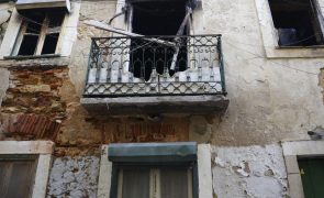 Pouco mudou na rua da Mouraria, em Lisboa, desde o incêndio de há um ano