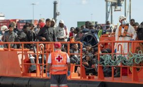 Três barcos com 382 migrantes são resgatados ao largo das Ilhas Canárias
