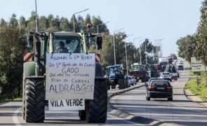 Centenas de tratores do Baixo Mondego chegaram a Coimbra às 14:00