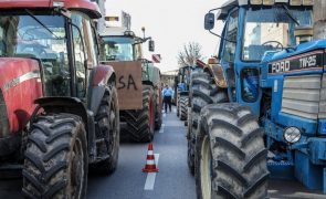 Protestos dos agricultores cortam trânsito em 15 vias