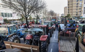 Agricultores fecham totalmente avenida em Coimbra