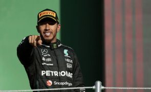 Lewis Hamilton troca Mercedes pela Ferrari no final do ano