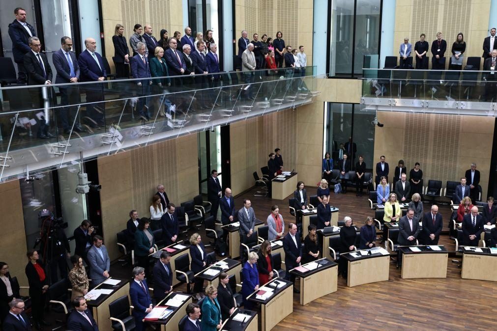 Parlamento federal alemão simplifica deportações e naturalizações