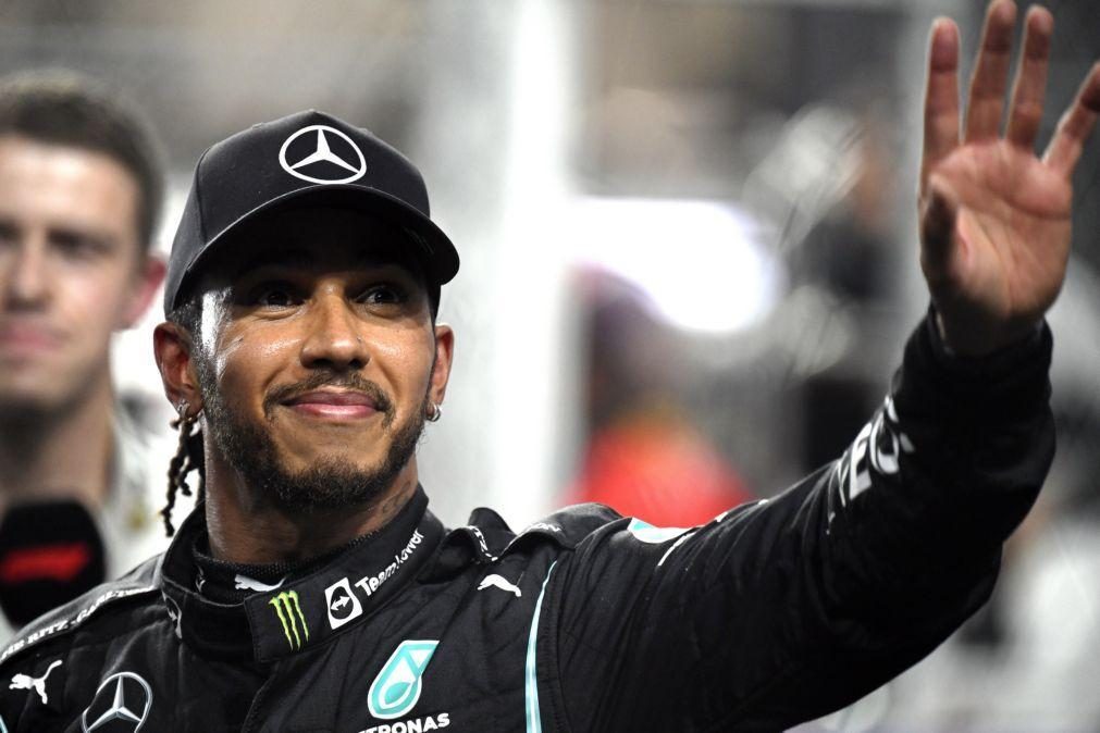 Piloto Lewis Hamilton assume que vai cumprir 