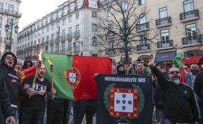 Uma centena de militantes de extrema-direita marcha contra a imigração em Lisboa