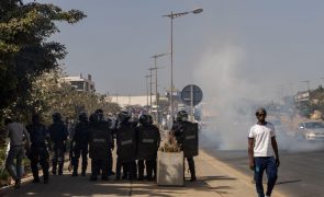 Polícia atira gás lacrimogéneo sobre manifestantes no Senegal