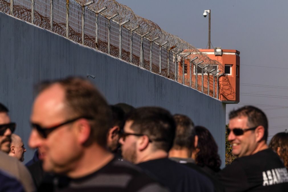 Guardas prisionais avançam com nova greve total no dia 22 de fevereiro