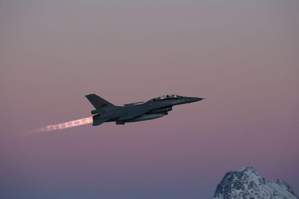 Países Baixos vão enviar mais seis caças F-16 elevando total para 24