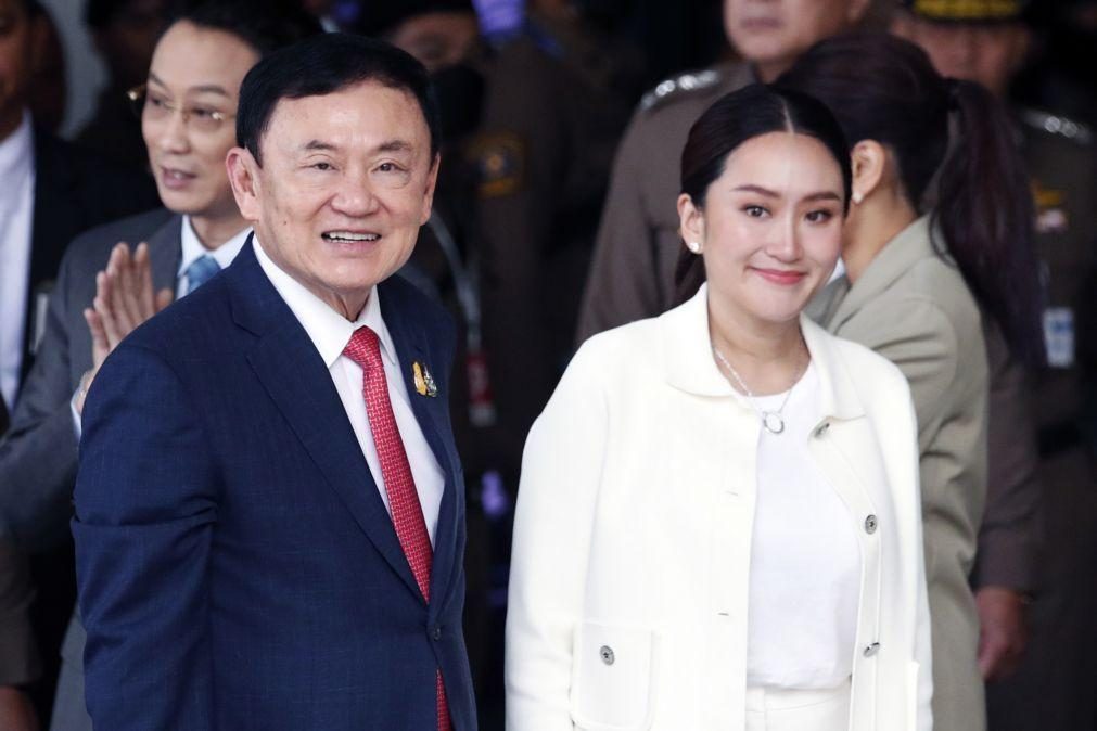 Antigo primeiro-ministro tailandês Thaksin Shinawatra acusado de lesa-majestade