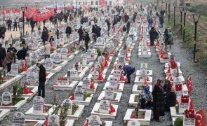 Turquia homenageia vítimas do sismo que devastou há um ano o sul do país e norte da Síria