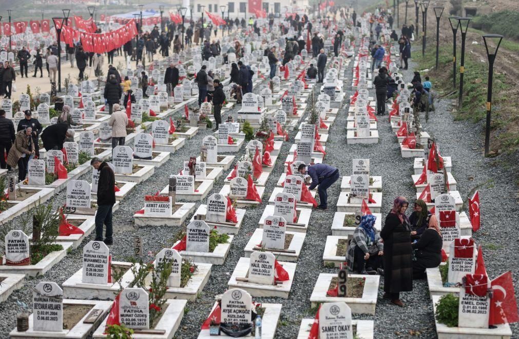 Turquia homenageia vítimas do sismo que devastou há um ano o sul do país e norte da Síria