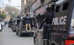 Explosão mata pelo menos 14 pessoas no Paquistão a um dia das eleições