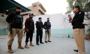 Cinco polícias mortos a tiro no Paquistão em dia de eleições