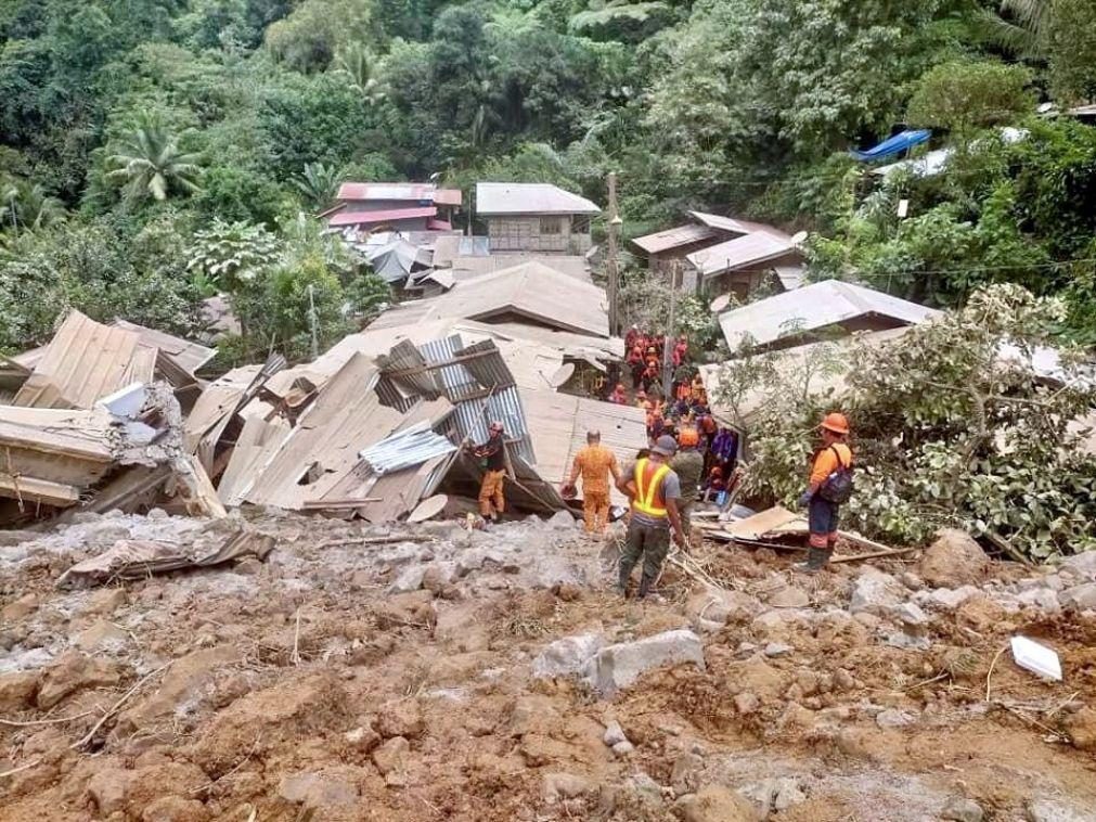 Balanço de deslizamento de terras no sul das Filipinas sobe para 10 mortos