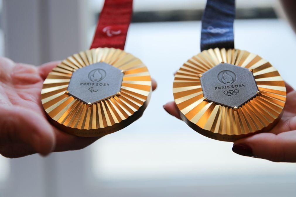 Medalhados olímpicos vão levar para casa um pouco da Torre Eiffel