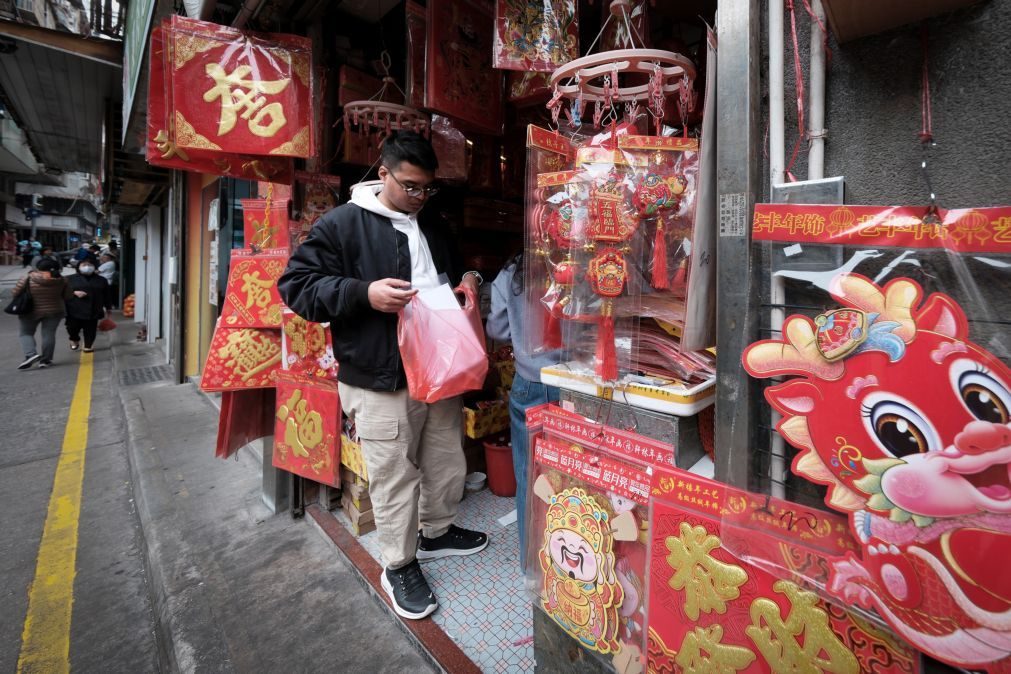 Portugueses em Macau seguem tradição de oferecer dinheiro no Ano Novo Lunar