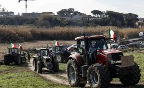 Protestos de agricultores em Itália passam por Sanremo antes de chegarem a Roma
