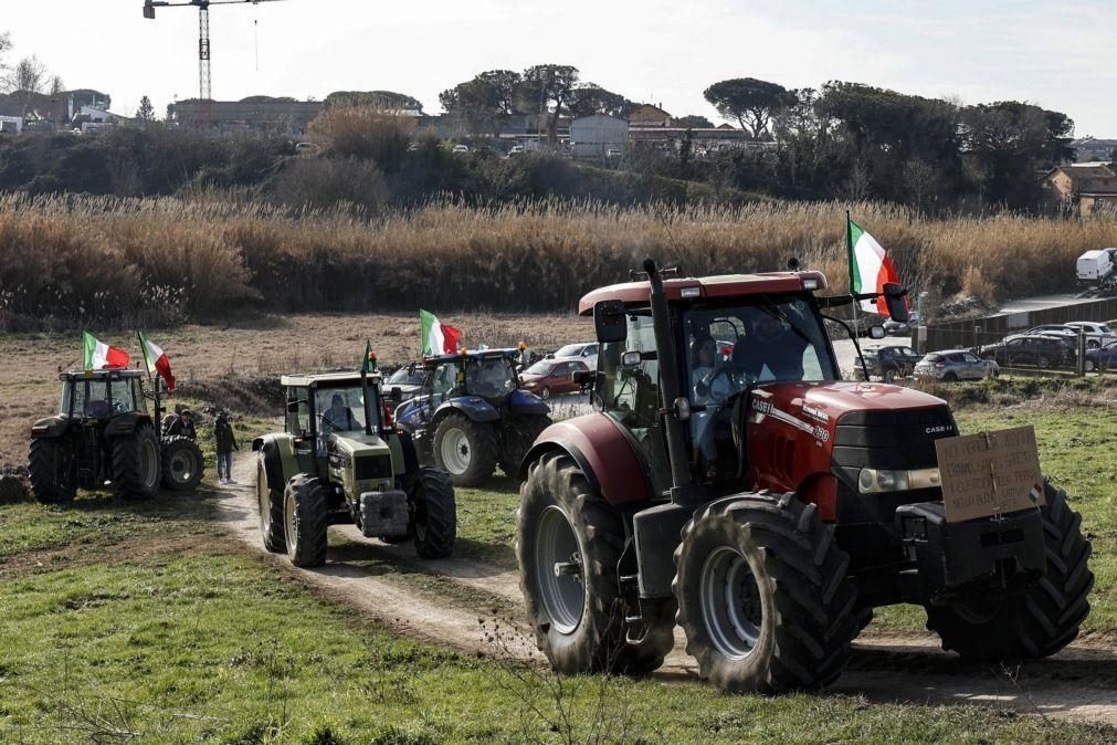 Protestos de agricultores em Itália passam por Sanremo antes de chegarem a Roma