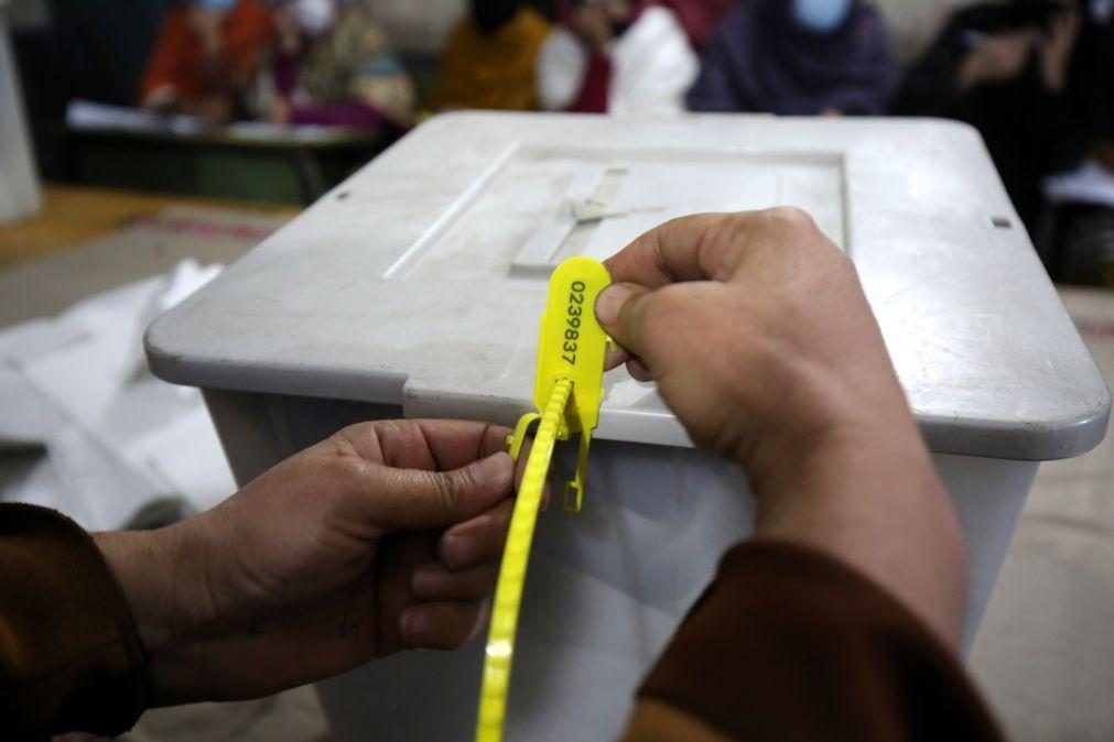 Urnas encerram no Paquistão nas eleições legislativas do país