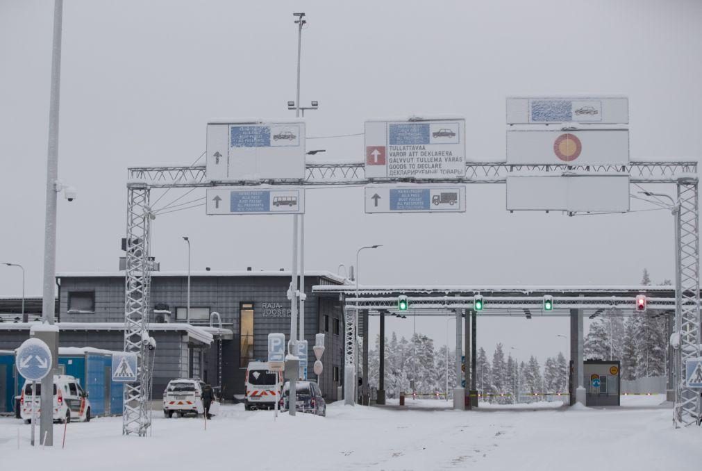 Finlândia mantém fechada fronteira com Rússia para travar migração forçada