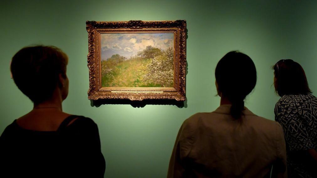 Ativistas atiram sopa contra quadro de Monet exposto em Lyon