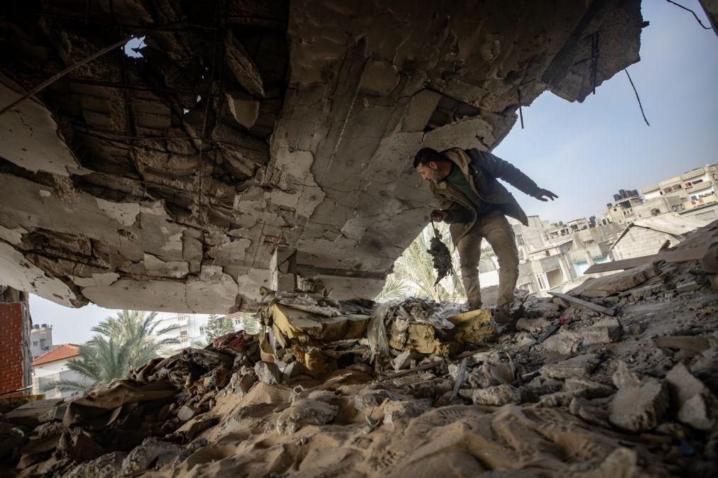 Pelo menos 25 palestinianos morrem em bombardeamento israelita em Rafah