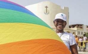 Bispos e líderes africanos repudiam benção de casais homossexuais