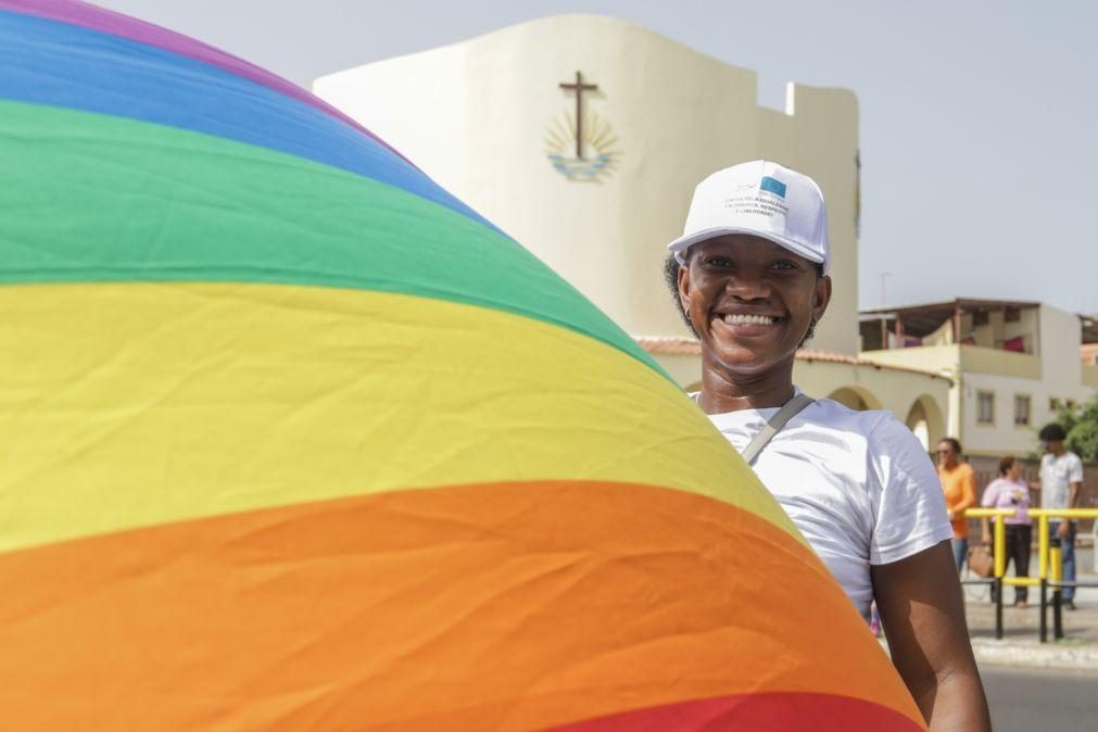 Bispos e líderes africanos repudiam benção de casais homossexuais