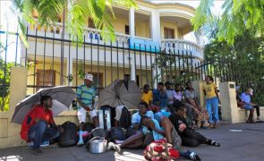 Estudantes moçambicanos partiram hoje para o Brasil após quase uma semana de protesto