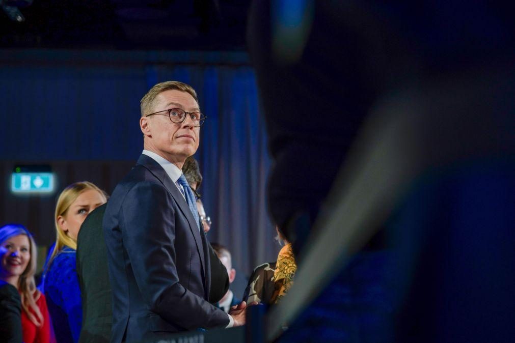 Conservador Alexander Stubb vence por pouco eleições presidenciais finlandesas