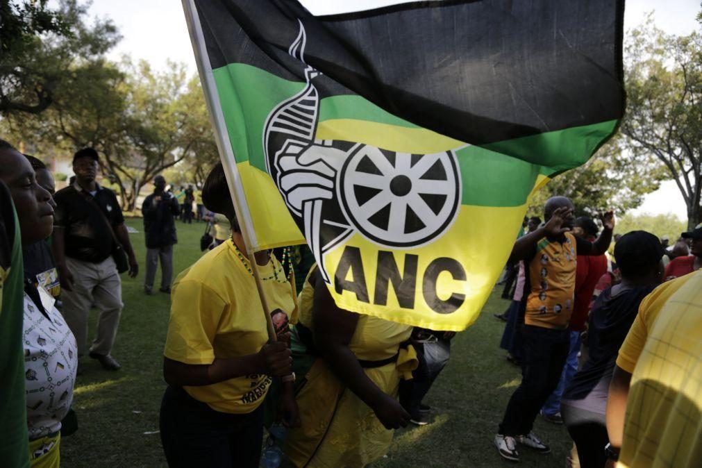 Justiça sul-africana ordena ao ANC entrega de registos de colocação de quadros