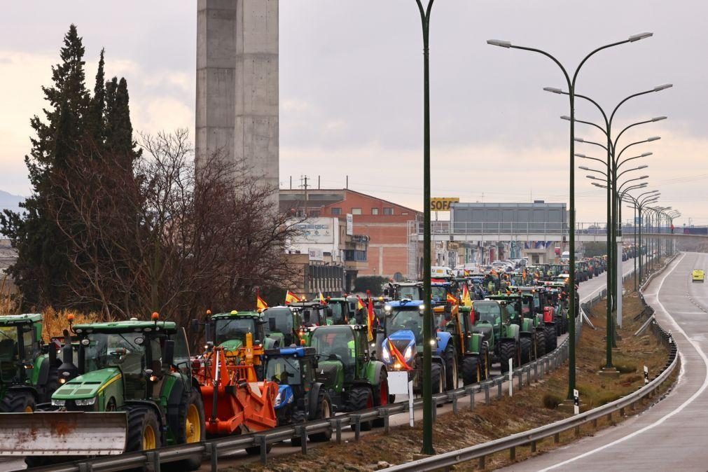 Associações de agricultores em Espanha convocam mais 40 protestos até final do mês