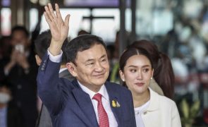 Ex-primeiro-ministro tailandês Thaksin Shinawatra vai ser libertado - Governo