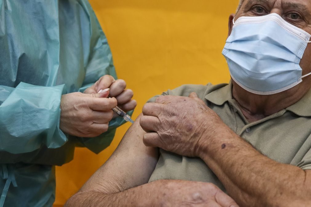 Quase 2,5 milhões vacinados contra a gripe e mais de 1,9 milhões contra a covid-19