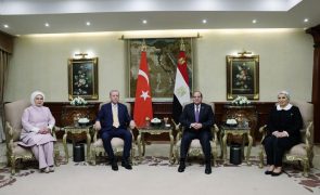 Presidente da Turquia está no Egito para visita de reconciliação