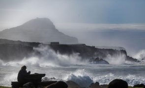 Grupos Ocidental e Central dos Açores com aviso amarelo de agitação marítima