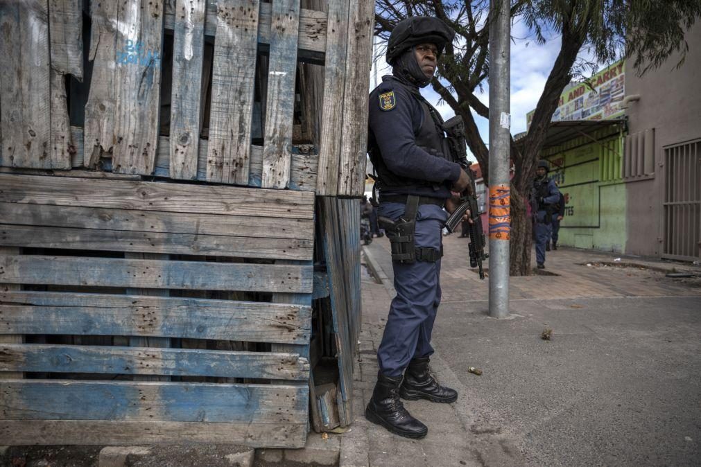 África do Sul regista aumento de homicídios, 7.710 no último trimestre de 2023
