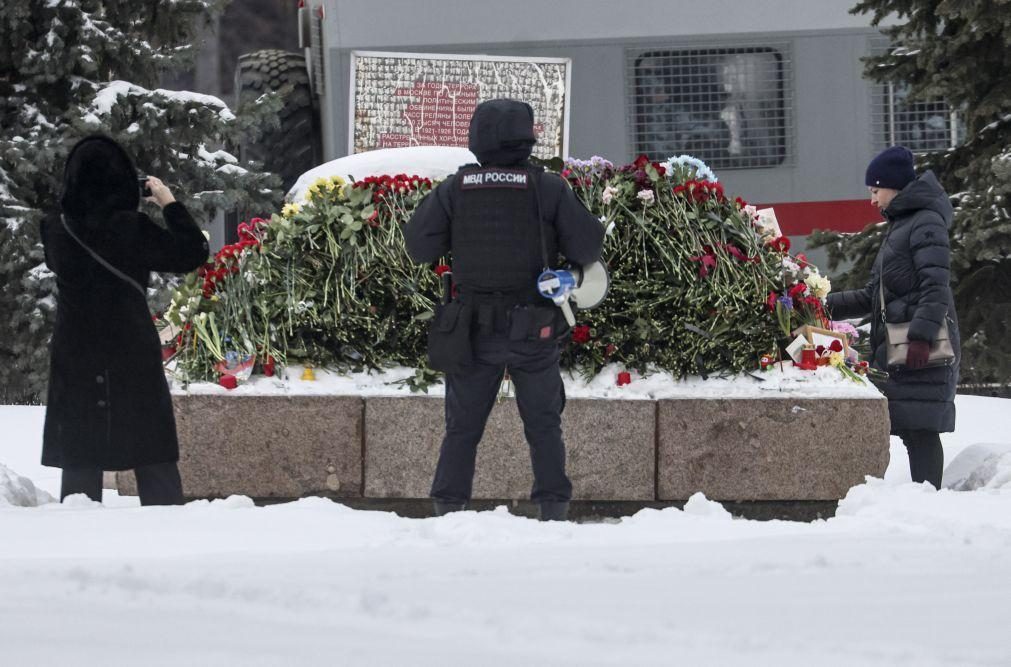 Mais de 400 detidos em homenagens após morte de opositor russo