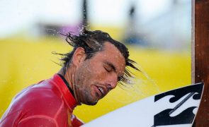 Surfista Frederico Morais avança em Sunset Beach após eliminar líder do ranking