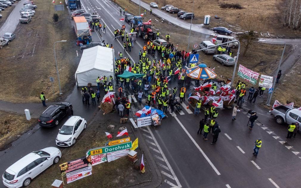 Agricultores polacos intensificam protestos com grande mobilização nas cidades e fronteiras com a Ucrânia