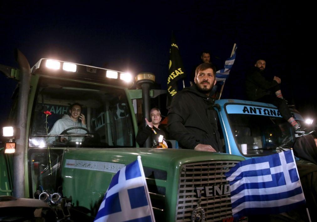 Milhares de agricultores invadem Atenas para exigir redução de impostos