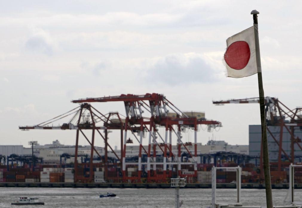 Exportações ajudam a encolher défice comercial do Japão para metade em janeiro