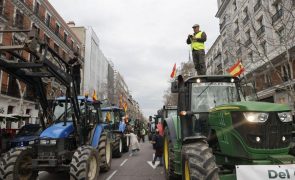 Bruxelas propõe aligeirar controlos e lança inquérito ao setor agrícola