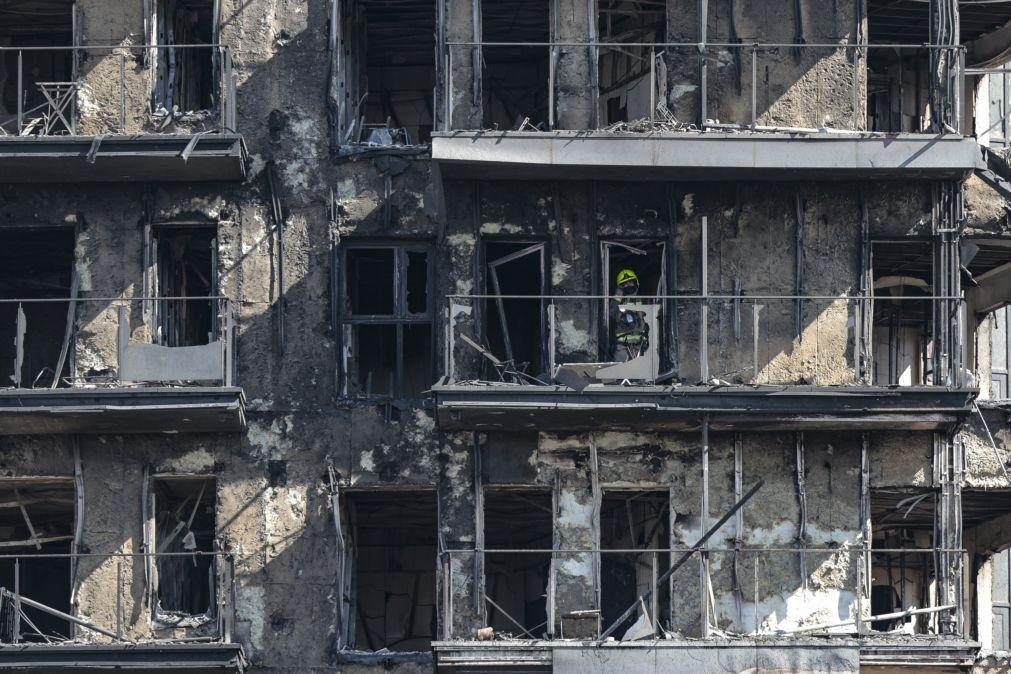 Sobe para 10 o número de mortos em incêndio em prédio residencial de Valência