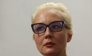Viúva de Navalny acusa Putin de reter corpo para assegurar enterro secreto