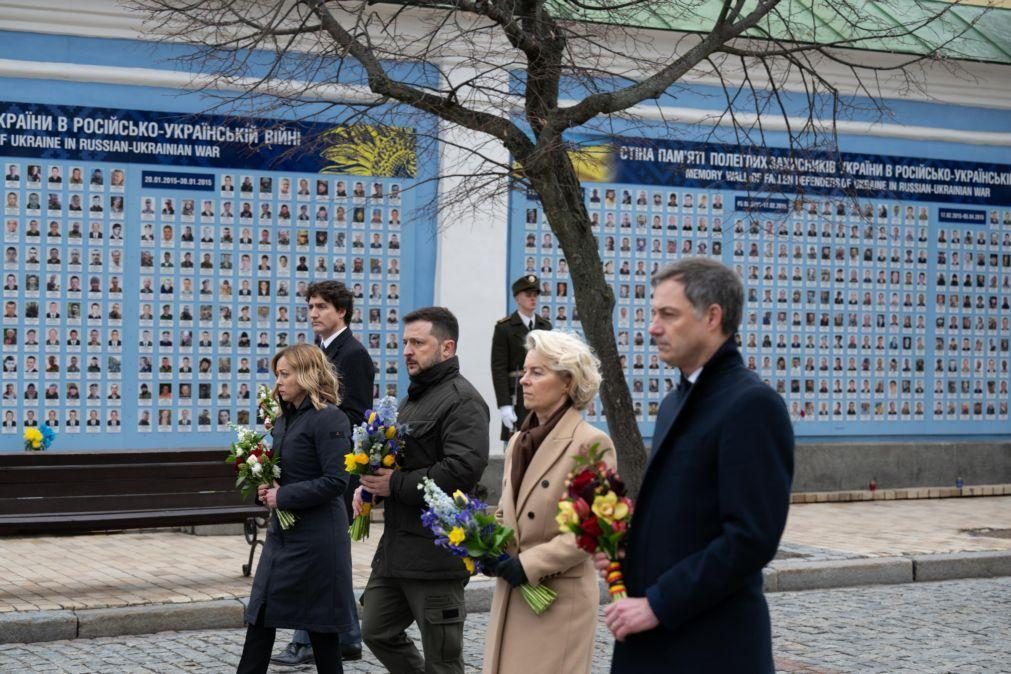 Zelensky homenageia soldados mortos em cerimónia com líderes da UE, Itália, Canadá e Bélgica