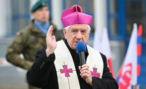 Vaticano valida demissão de arcebispo polaco acusado de encobrir casos de pedofilia